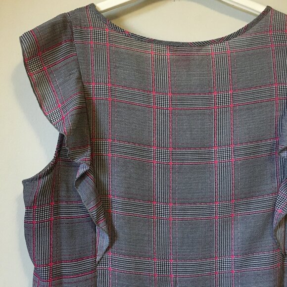 Plaid & Puppytooth Ruffled Sleeveless Blouse - Picture 6 of 14